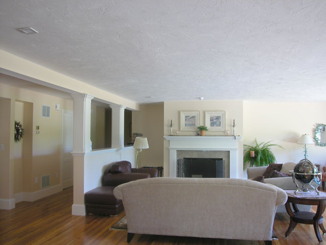 Livingroom With Columns